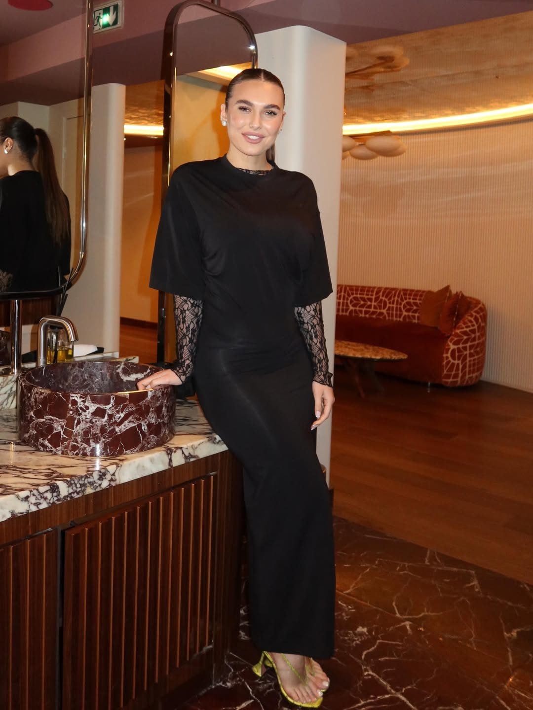 Chanel Totti indossa le scarpe di Amina Muaddi