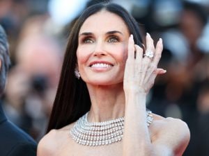 Demi Moore brilla a Cannes 2026: per il primo red carpet indossa diamanti da oltre 200 carati