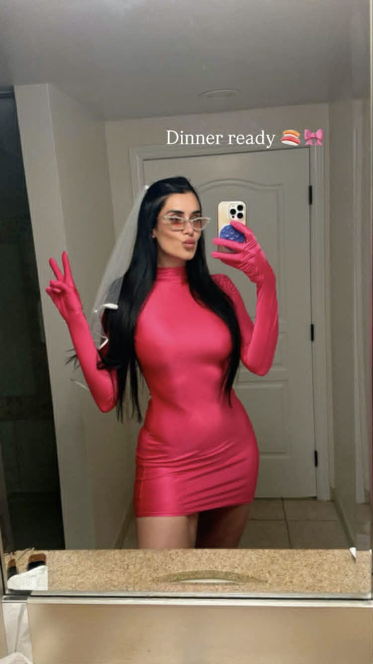 Mini dress fucsia per la cena di sushi