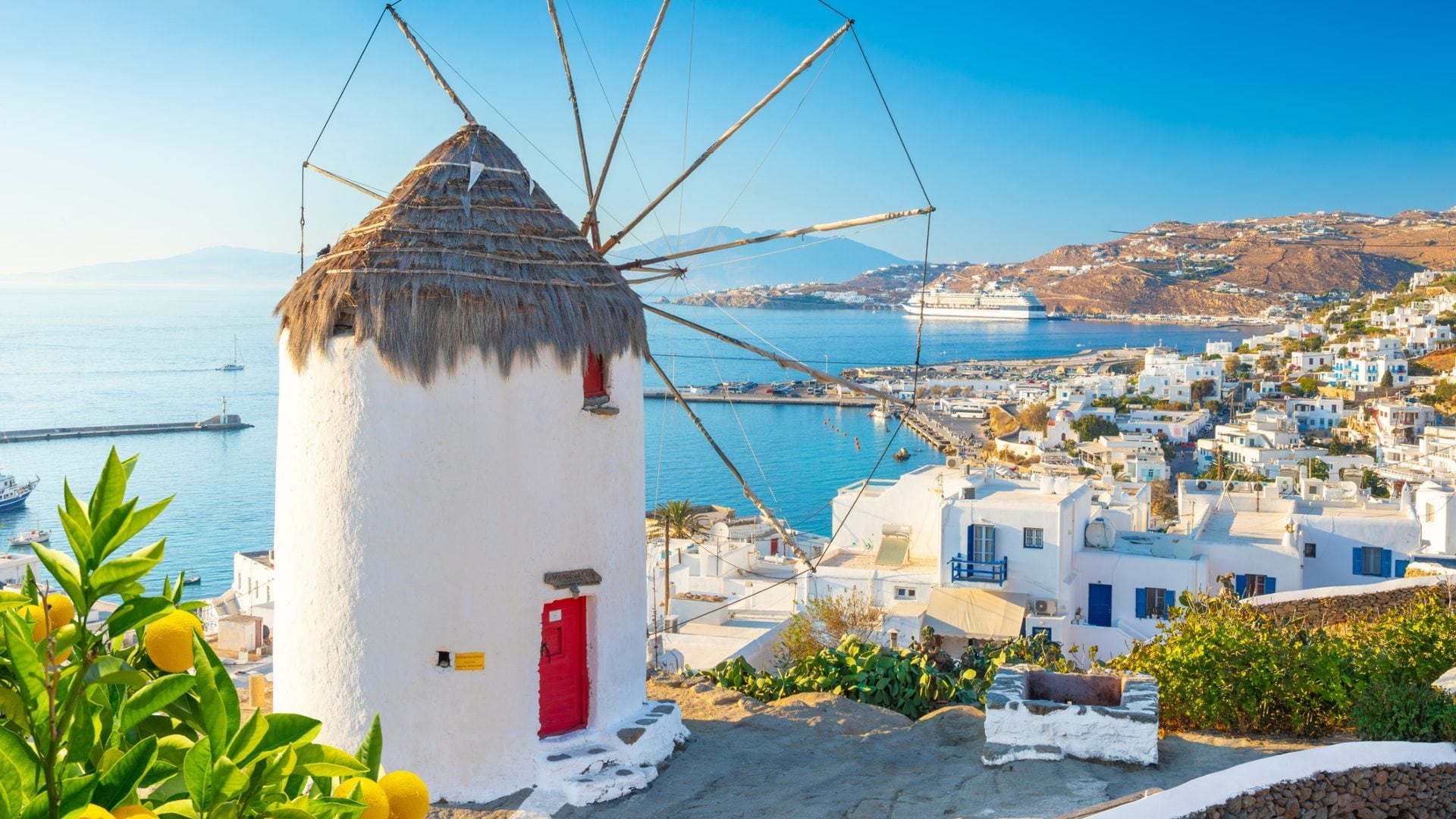 Grecia, arriva il nuovo piano contro l'overtourism: le regole e i divieti da rispettare nell'estate 2026