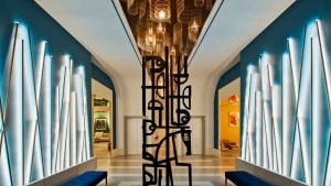 A Napoli c’è un hotel di lusso trasformato in galleria d’arte, con 150 opere esposte in camere e corridoi