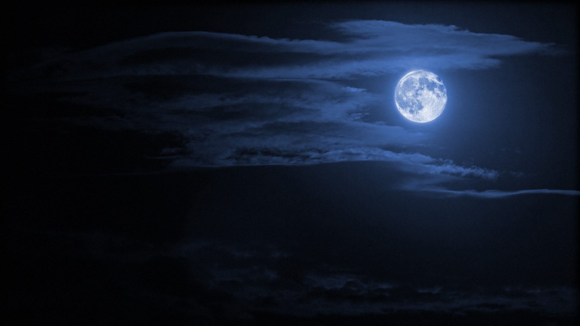 Dove vedere la luna blu nella notte del 31 maggio: dal Passo Gardena alle colline toscane, fino alle Isole Eolie