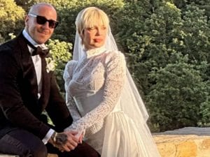 I tre abiti da sposa di Micaela Ramazzotti: glitter e pizzo per il matrimonio con Claudio Pallitto