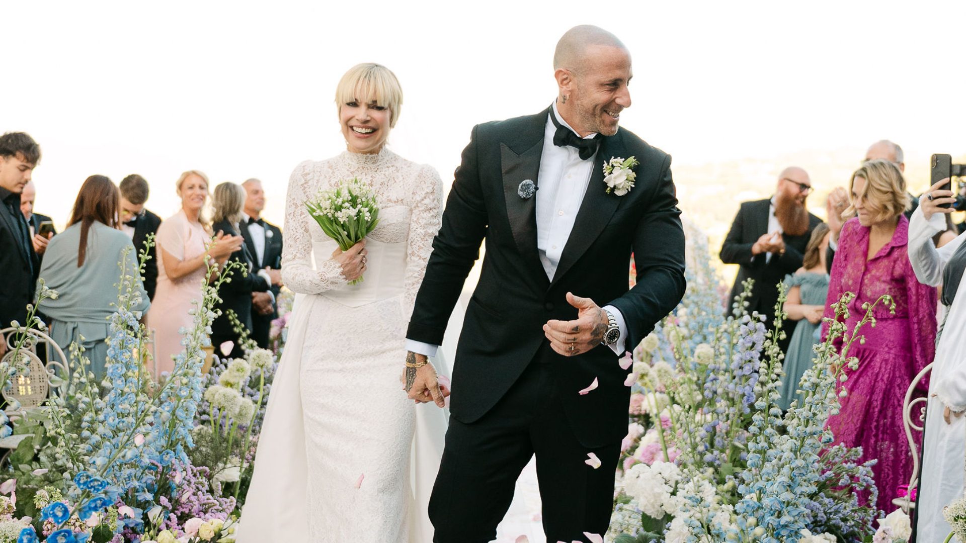 I tre abiti da sposa di Micaela Ramazzotti: glitter e pizzo per il matrimonio con Claudio Pallitto