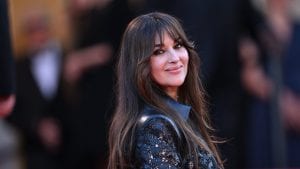Monica Bellucci in total black ruba la scena: tra pelle e pizzo è la diva del red carpet