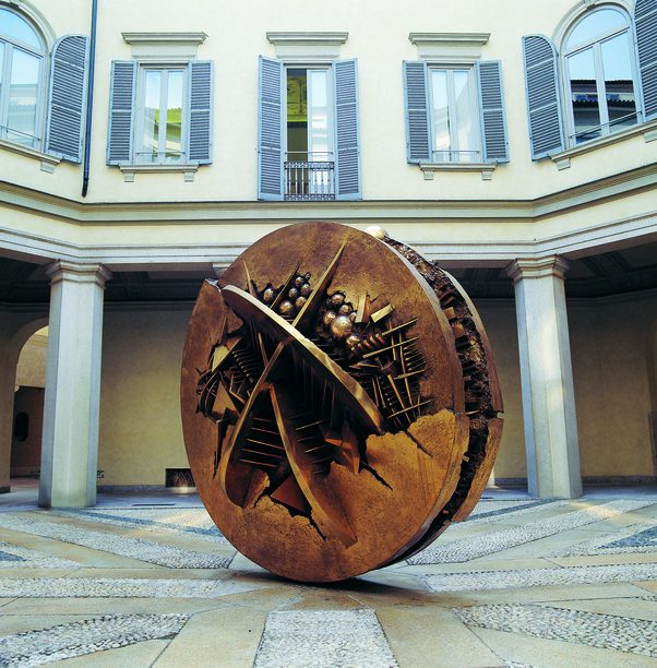 Disco in forma di rosa del deserto n. 1 (Collezione Intesa Sanpaolo, Gallerie d’Italia – Milano) Photo Aurelio Barbareschi. Courtesy Fondazione Arnaldo Pomodoro