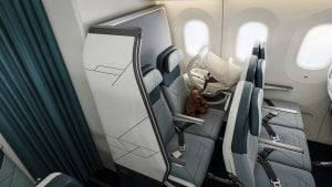 La fila di coda diventa un rifugio semi-privato: il nuovo design reinventa i "peggiori" posti aerei
