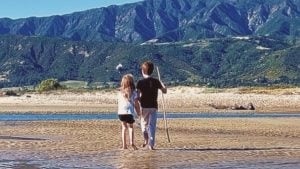 Archie compie 7 anni: nella nuova foto il principe è cresciuto e ha gli stessi capelli rossi del papà