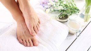 Pedicure giapponese, tornare alle unghie naturali è il trend più chic dell'estate 2026