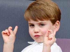 La vita “normale” di William e Kate, con Louis che a colazione lascia tracce di marmellata ovunque