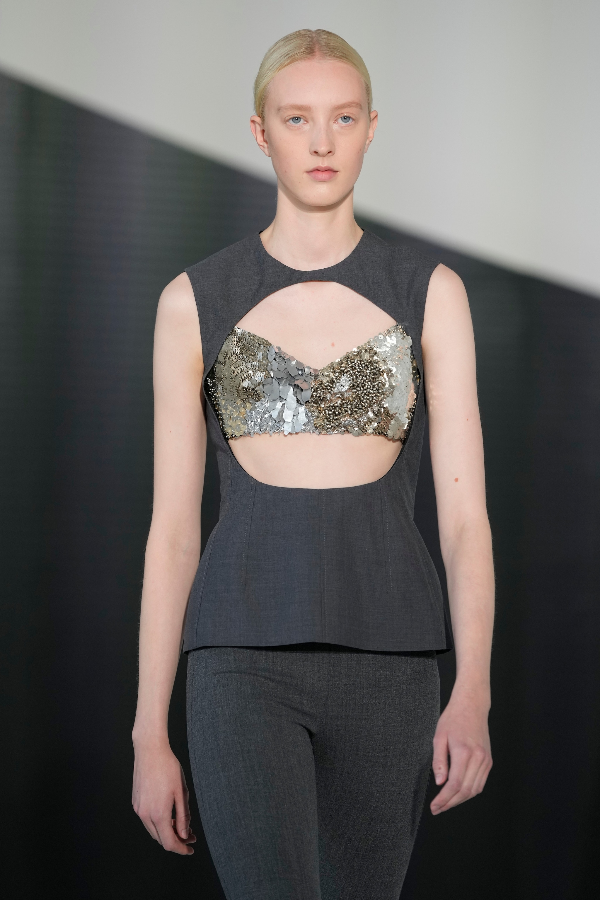 Un look dalla sfilata Primavera/Estate 2026 di Jil Sander