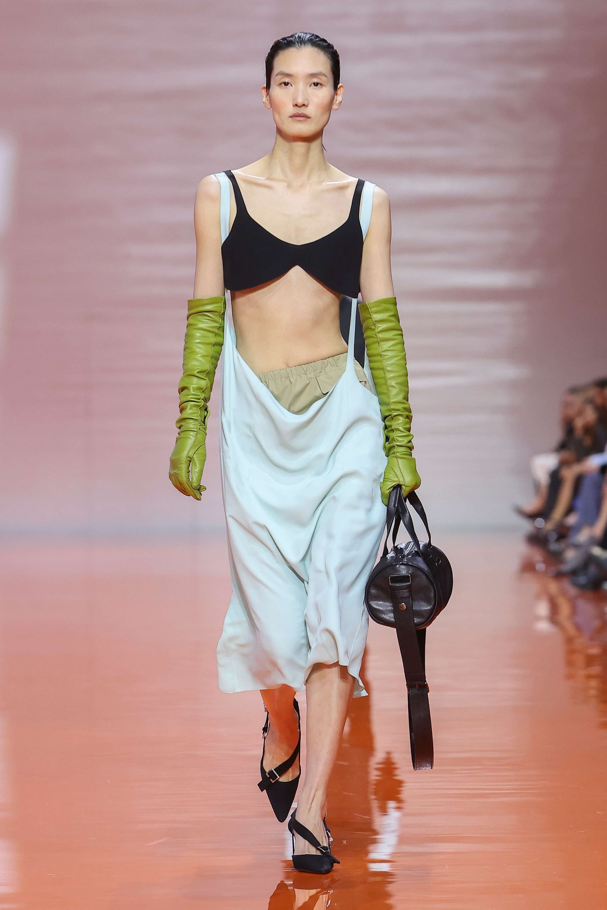 Un look dalla sfilata Primavera/Estate 2026 di Prada
