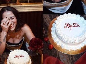 I 30 anni di Sara Daniele: per la festa con le amiche sceglie la torta col messaggio ironico