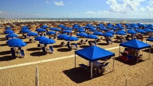 Stabilimenti balneari, la classifica delle località più care secondo Altroconsumo: i prezzi per l'estate 2026
