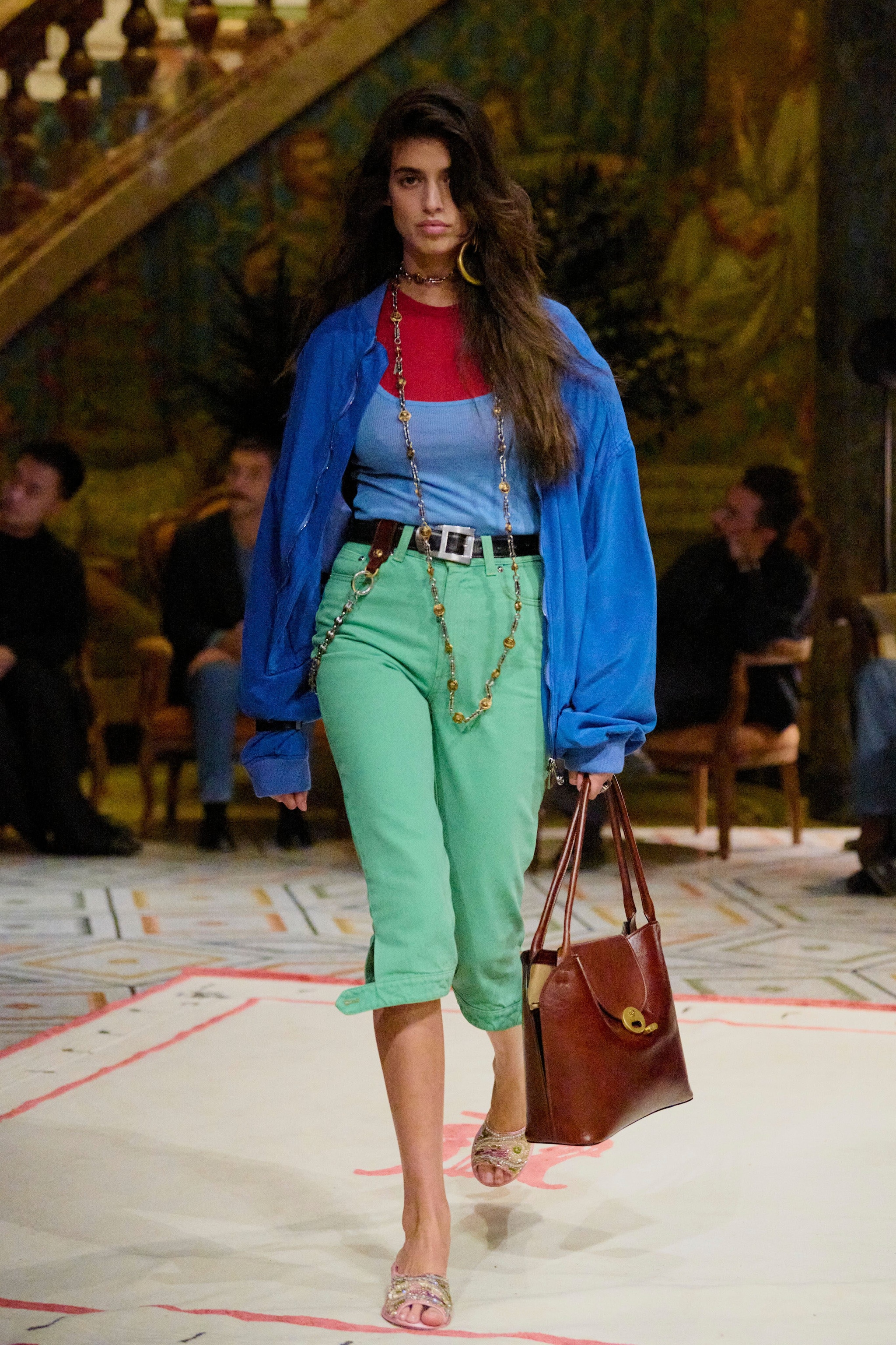 Un look dalla passerella Primavera/Estate 2026 di Versace