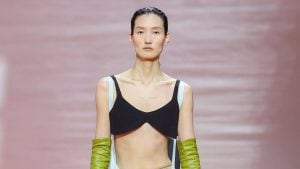 Il reggiseno c'è e si vede: bra mania, la tendenza dell'estate 2026 che ridefinisce l'estetica femminile