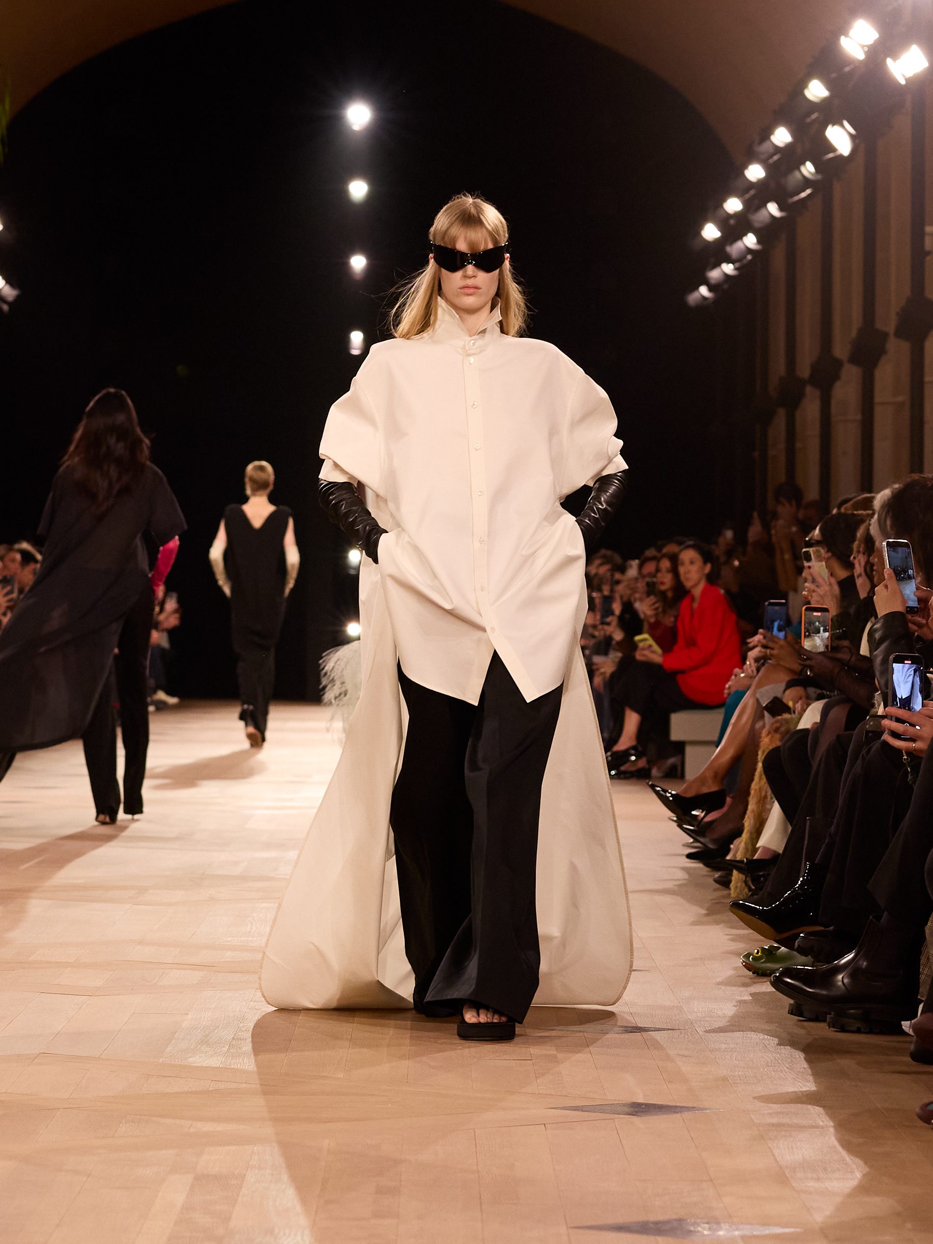 Un look dalla sfilata Primavera/Estate 2026 di Balenciaga