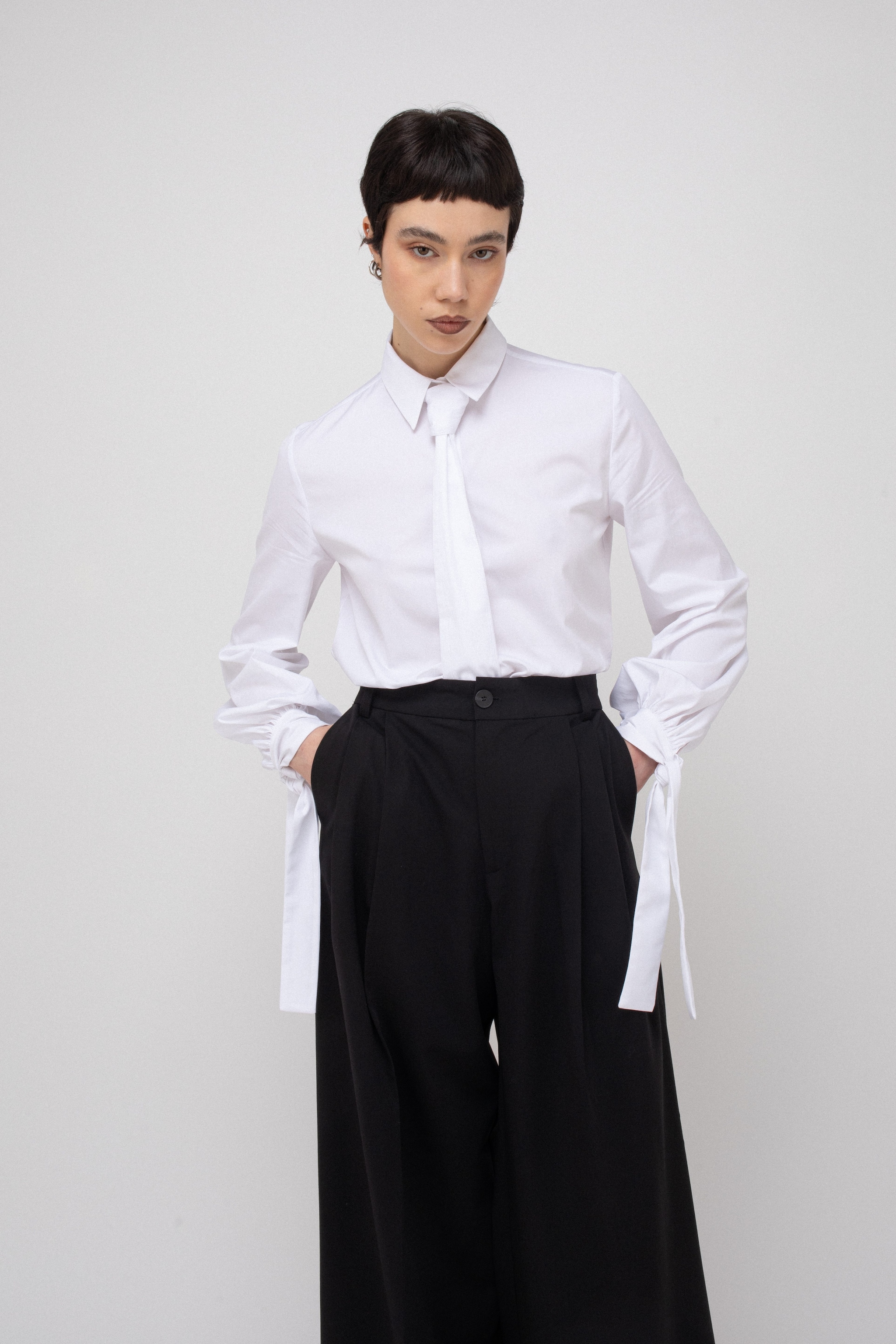 Look con camicia e cravatta Palosanto