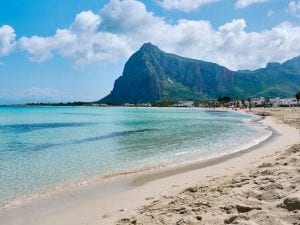 Le 100 spiagge più belle del 2026: dalla Sardegna alla Puglia, quali sono le italiane in classifica