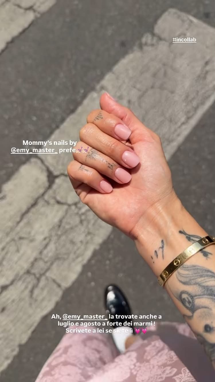 La nuova manicure di Giulia De Lellis