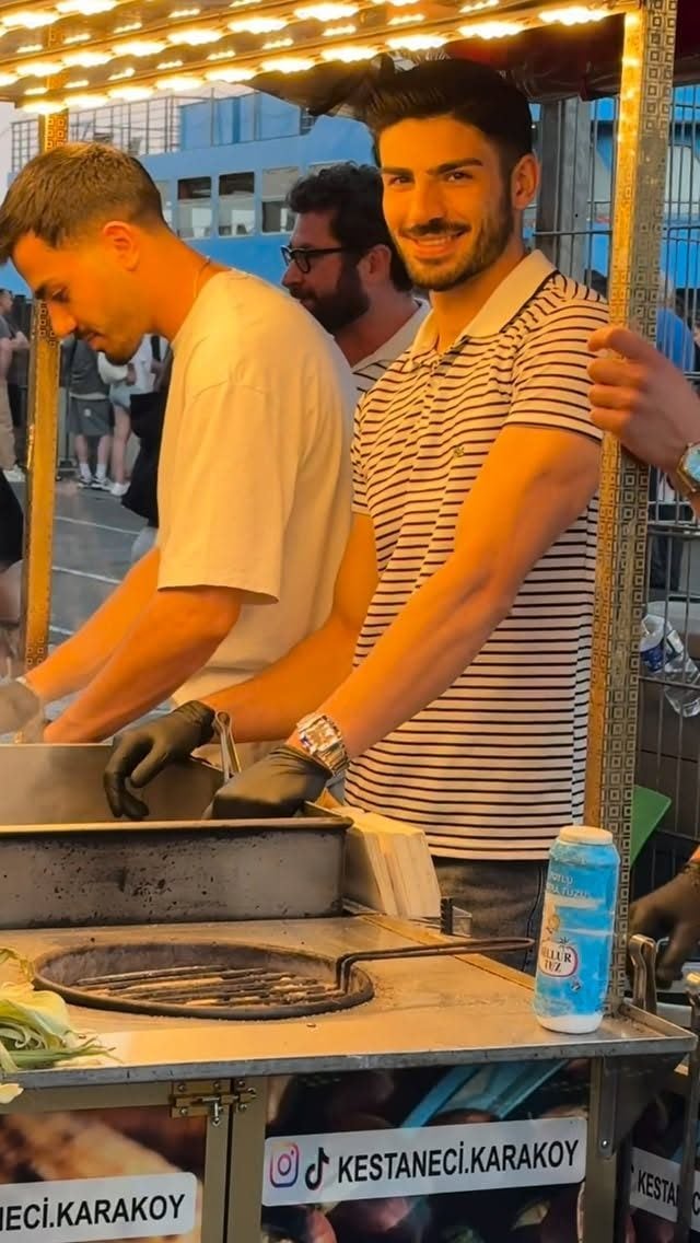 Alper alla bancarella di famiglia