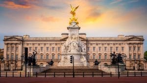 Perché Re Carlo e Camilla non vivranno più a Buckingham Palace e dove si trasferiranno i reali