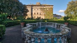 Castello Ruspoli, il gioiello della Tuscia da visitare in estate per ammirare uno dei giardini più belli d'Europa