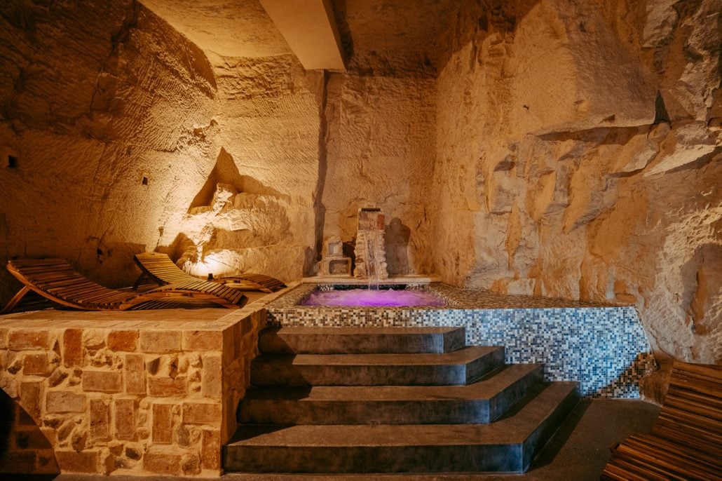 Chez Les Grottes