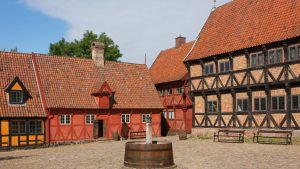 È stato eletto il miglior museo d'Europa del 2026: il Den Gamle By è un villaggio vivente a cielo aperto