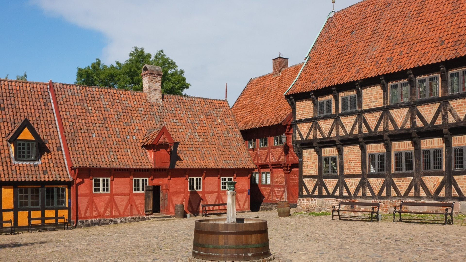 È stato eletto il miglior museo d'Europa del 2026: il Den Gamle By è un villaggio vivente a cielo aperto