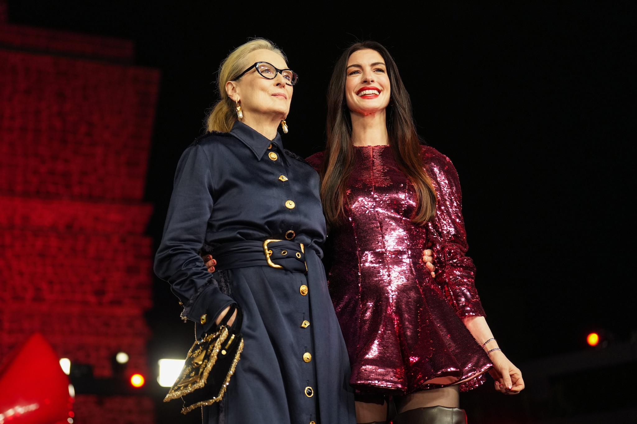 Anne Hathaway in Stella McCartney in Messico