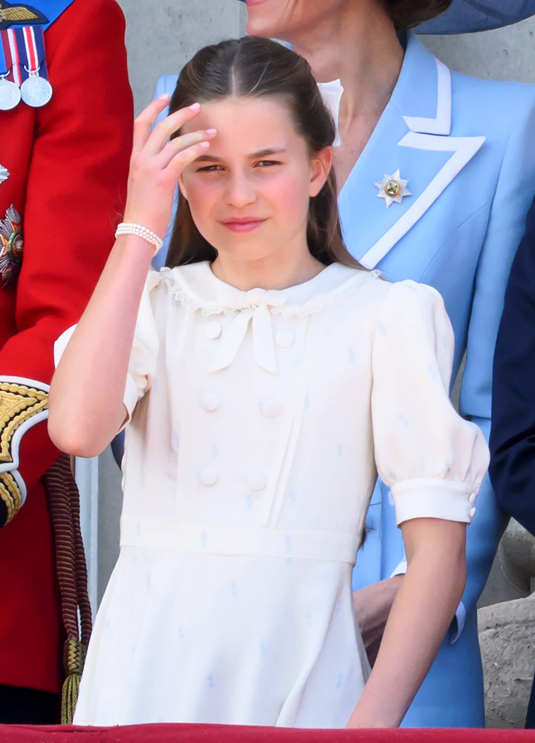 Charlotte in total white