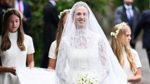 Il royal wedding di Harriet Sperling, il dolce significato dietro l’abito da sposa firmato Emilia Wickstead