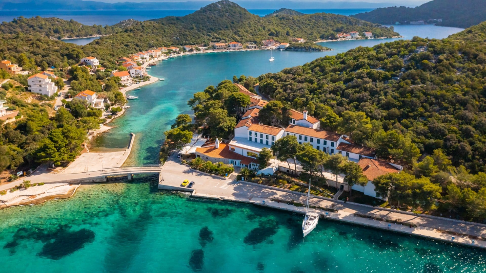 Le 5 isole paradisiache dove andare a luglio spendendo poco tra Grecia, Croazia e Albania