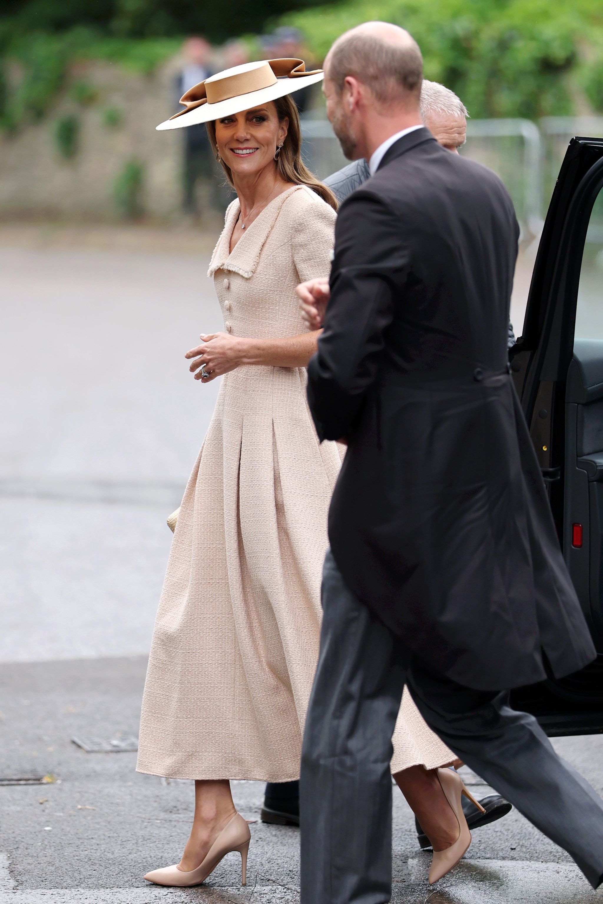 Kate Middleton con l’abito color cipria di Roland Mouret