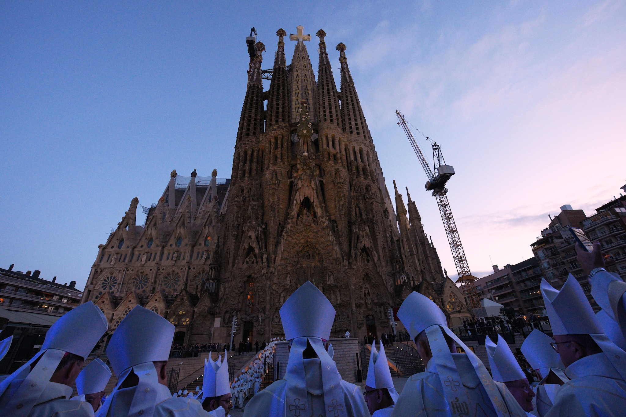 Inaugurata la Torre di Gesù della Sagrada Familia: la basilica di Gaudì è ora la chiesa più alta del mondo