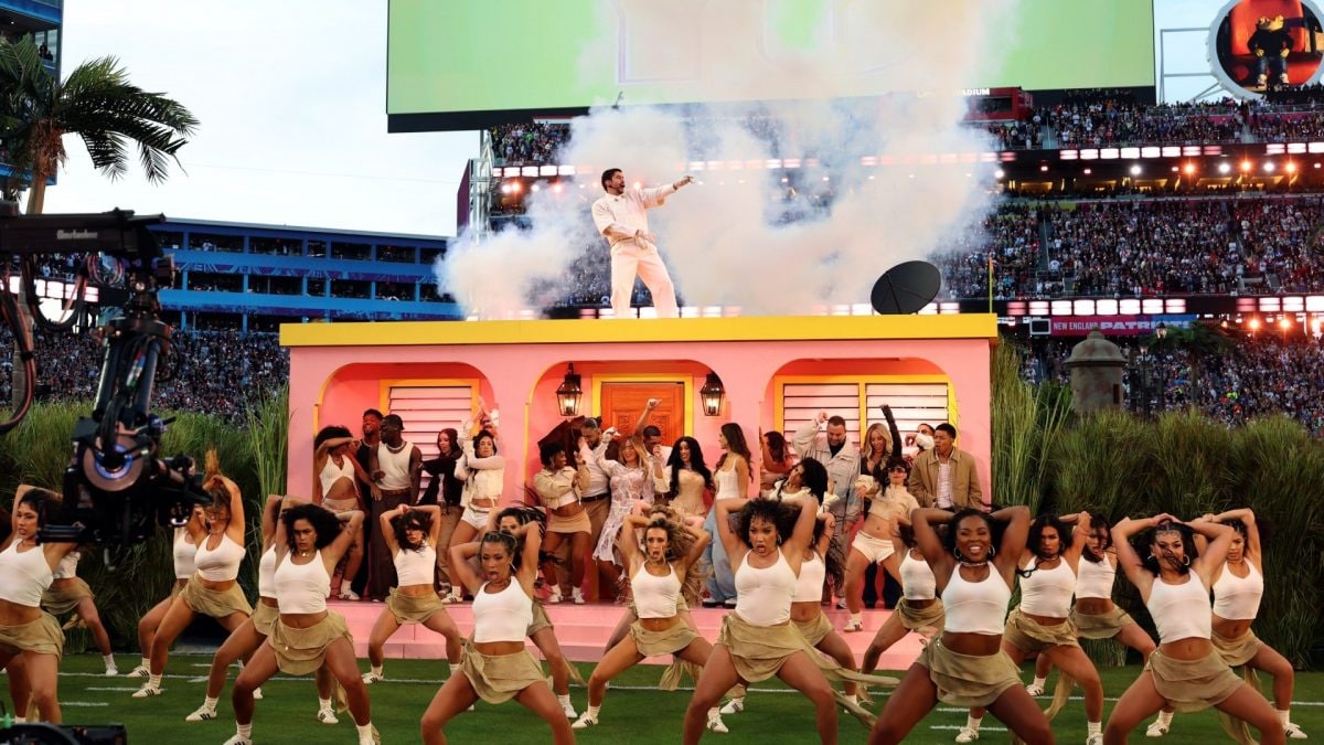 La casita di Bad Bunny durante il Super Bowl Show al Levi’s Stadium, l’8 febbraio 2026