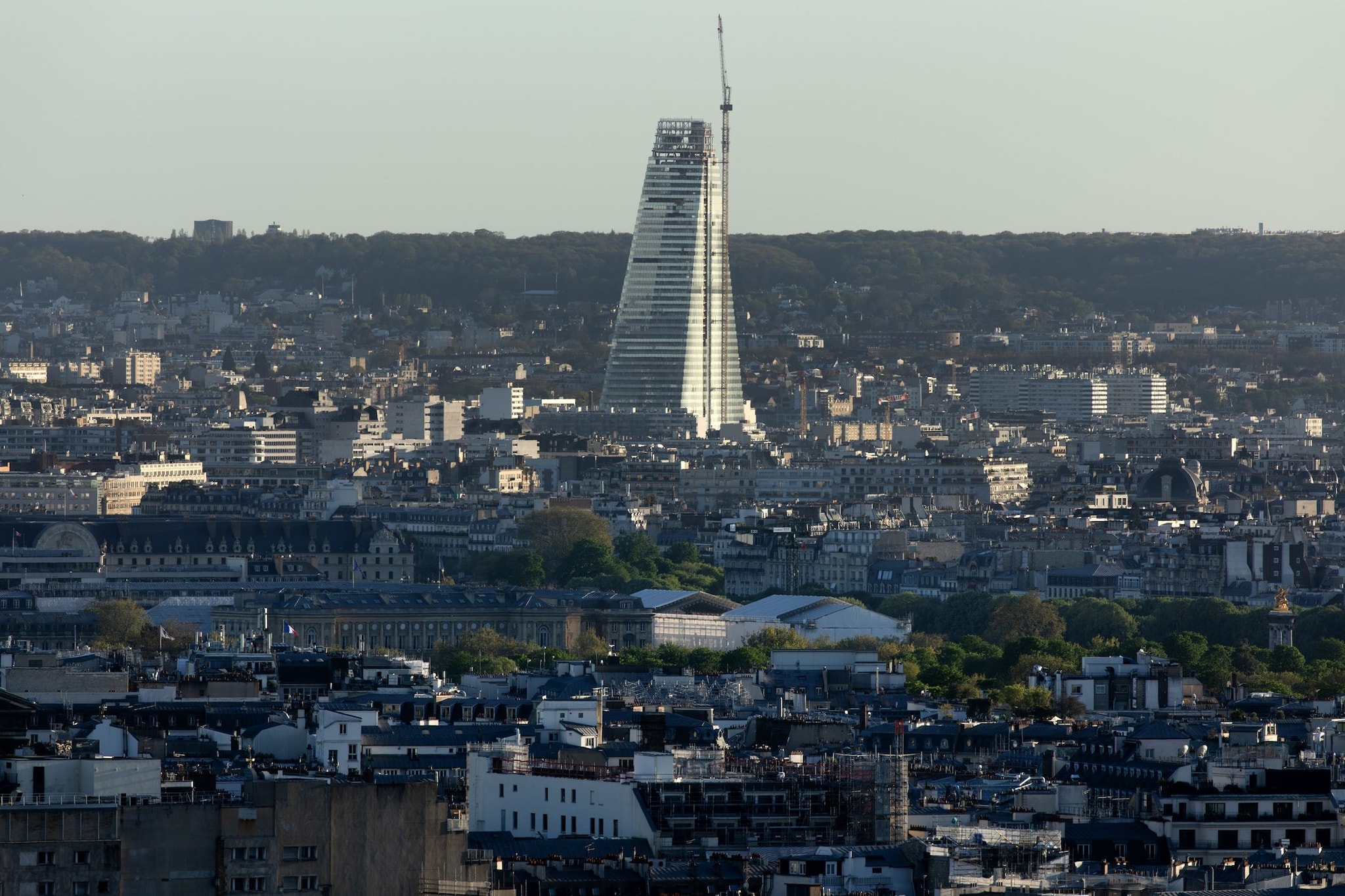 Lo skyline parigino con la Tour Triangle