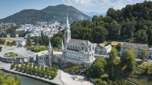 Il Treno dei Cammini verso Lourdes: un viaggio notturno che porta ai sentieri più iconici dei Pirenei