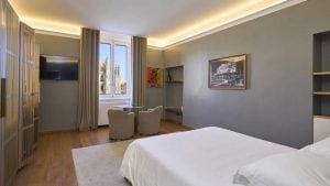 Chanel Totti a Milano: l'hotel in cui ha dormito ha suite di lusso affacciate direttamente sul Duomo
