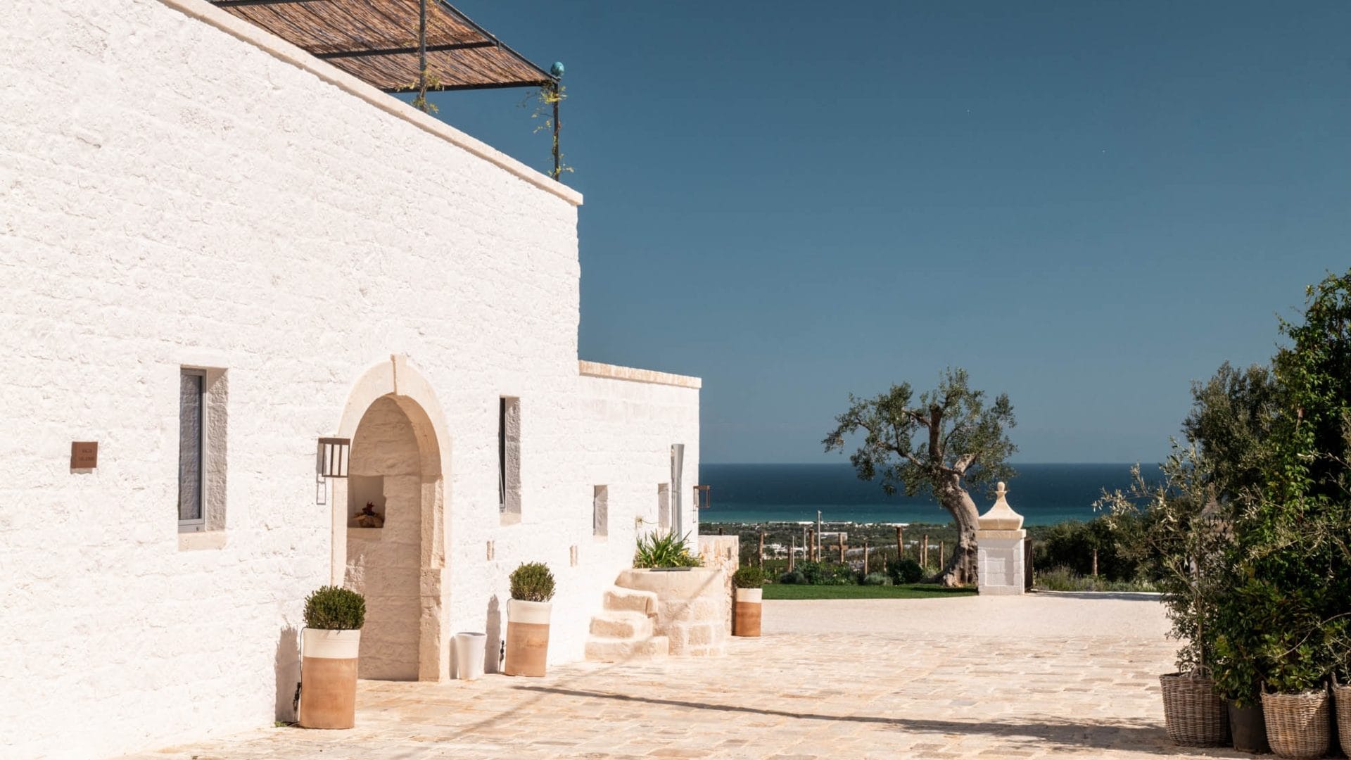 Masserie in Puglia per una vacanza lenta: la storia delle abitazioni rurali e le più belle da scegliere in estate