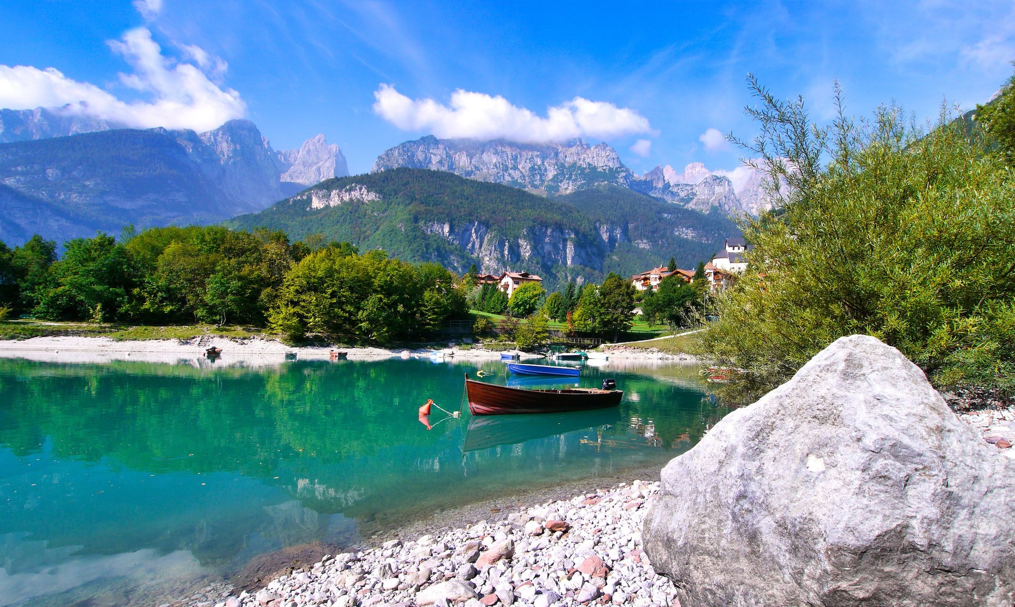 Scorcio del lago di Molveno