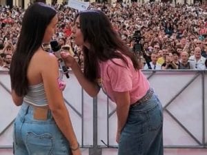 Ambra Angiolini con la figlia Jolanda al Pride di 