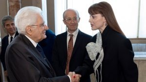 Annalisa a I volti della Repubblica: addio micro shorts, ora indossa il tailleur da oltre 7mila euro