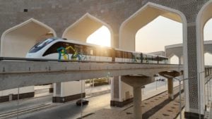 In Egitto arriva la monorotaia senza conducente: attraversa la capitale su un binario sopraelevato