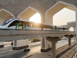 In Egitto arriva la monorotaia senza conducente: attraversa la capitale su un binario sopraelevato