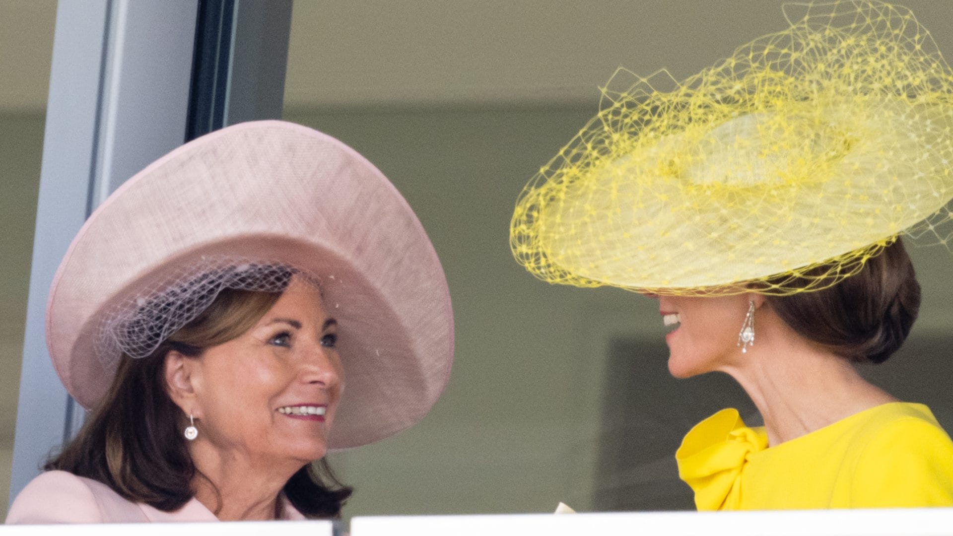 Carole Middleton ricicla il look: la madre di Kate al Royal Ascot veste come al matrimonio della figlia Pippa