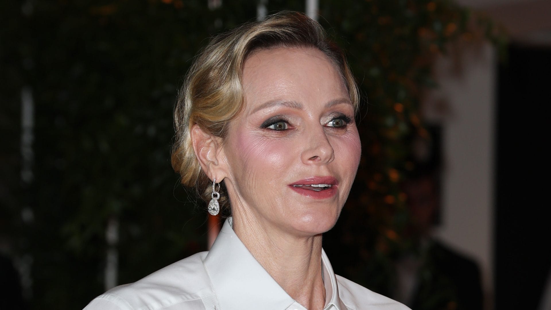 Charlene di Monaco principessa glamour: incanta con un intramontabile look black&white al F1 Grand Prix Gala
