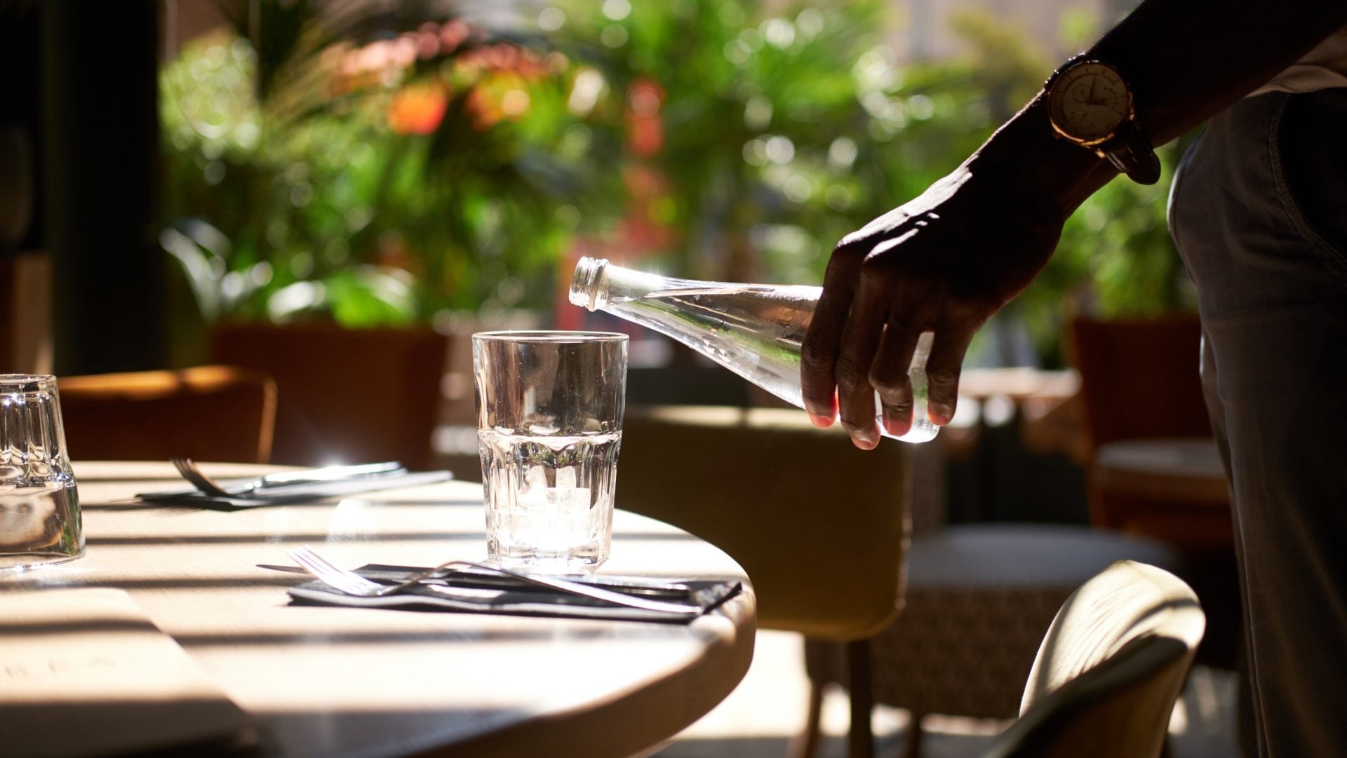 Come avere acqua gratis nei paesi d’Europa, dalla carafe d'eau in Francia ai copos de água portoghesi