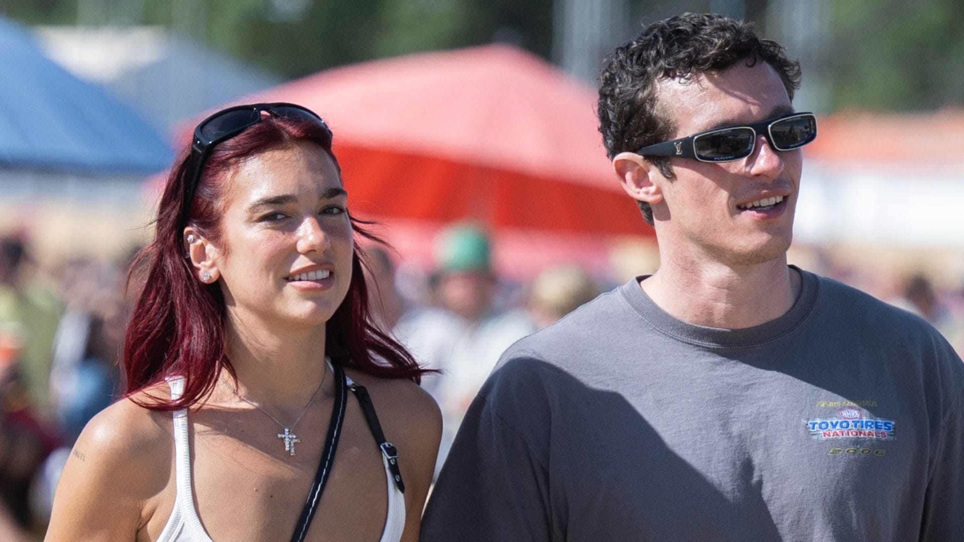 Il viaggio di nozze di Dua Lipa e Callum Turner: da Taormina a Tropea, il tour del sud Italia in yacht